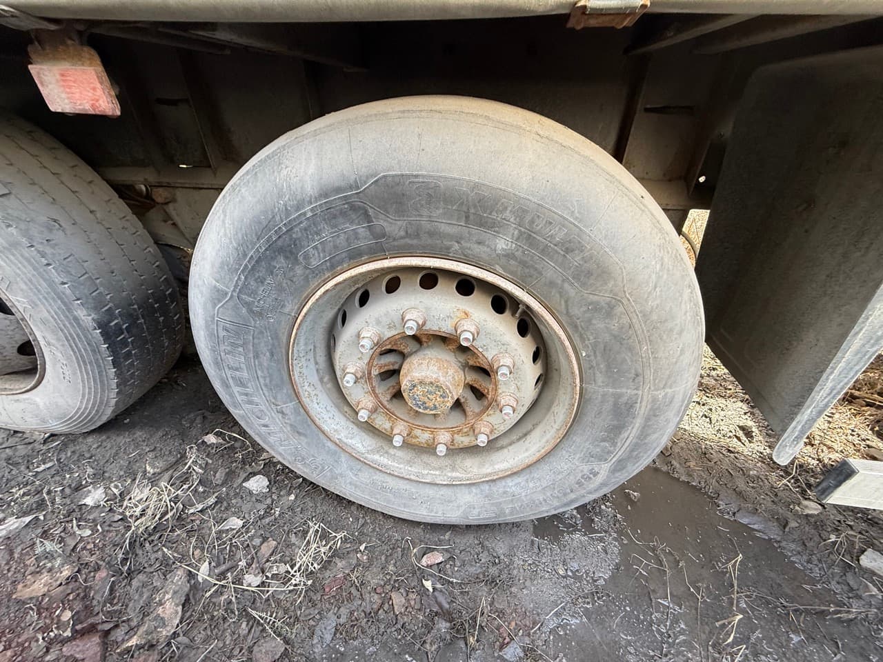 Туймазинский Завод Автобетоновозов 5885* Полуприцеп шторный - 5