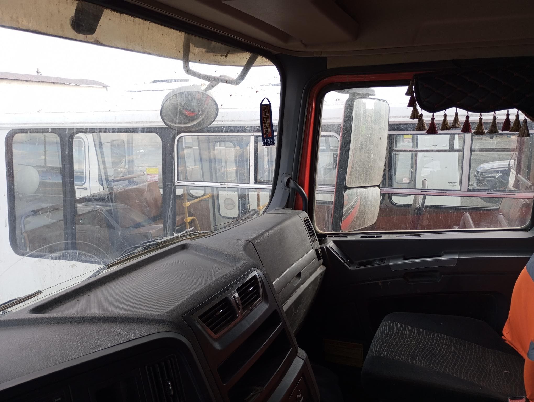 Shacman (Shaanxi) SX* 8x4 Самосвал - 5