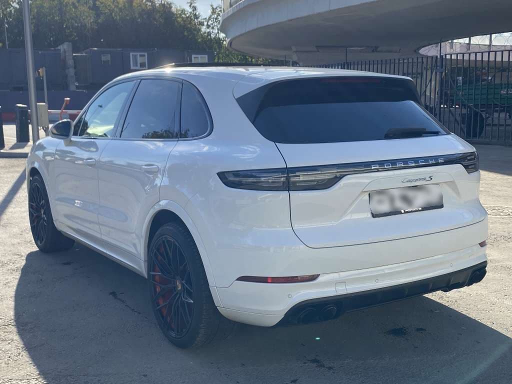 Porsche Cayenne - 4