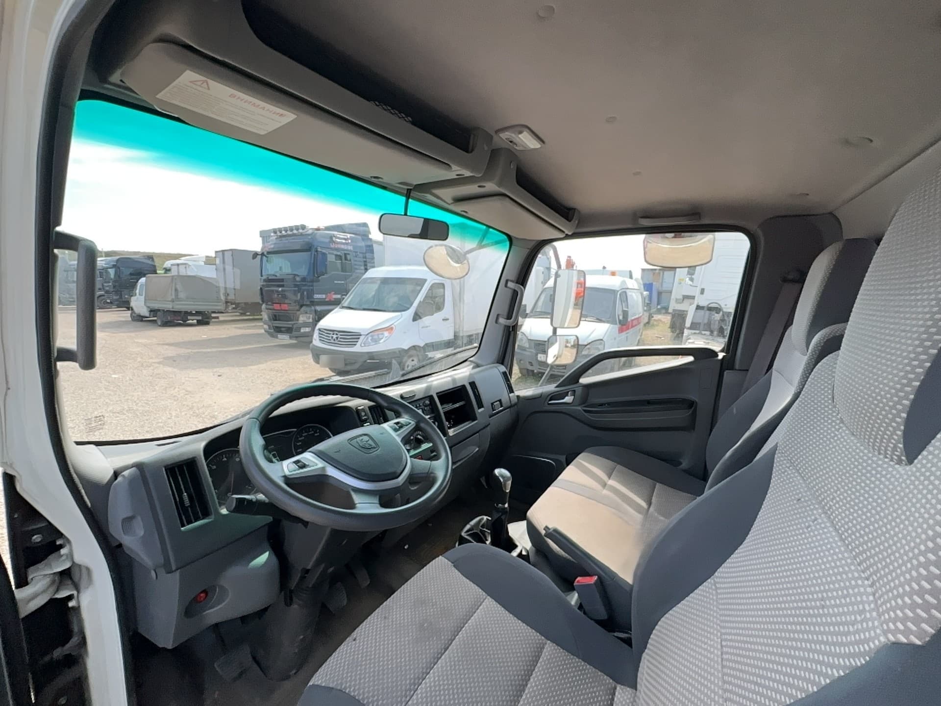 Автомеханический Завод 5758* на шасси КамАЗ 43085 4x2 Промтоварный - 5