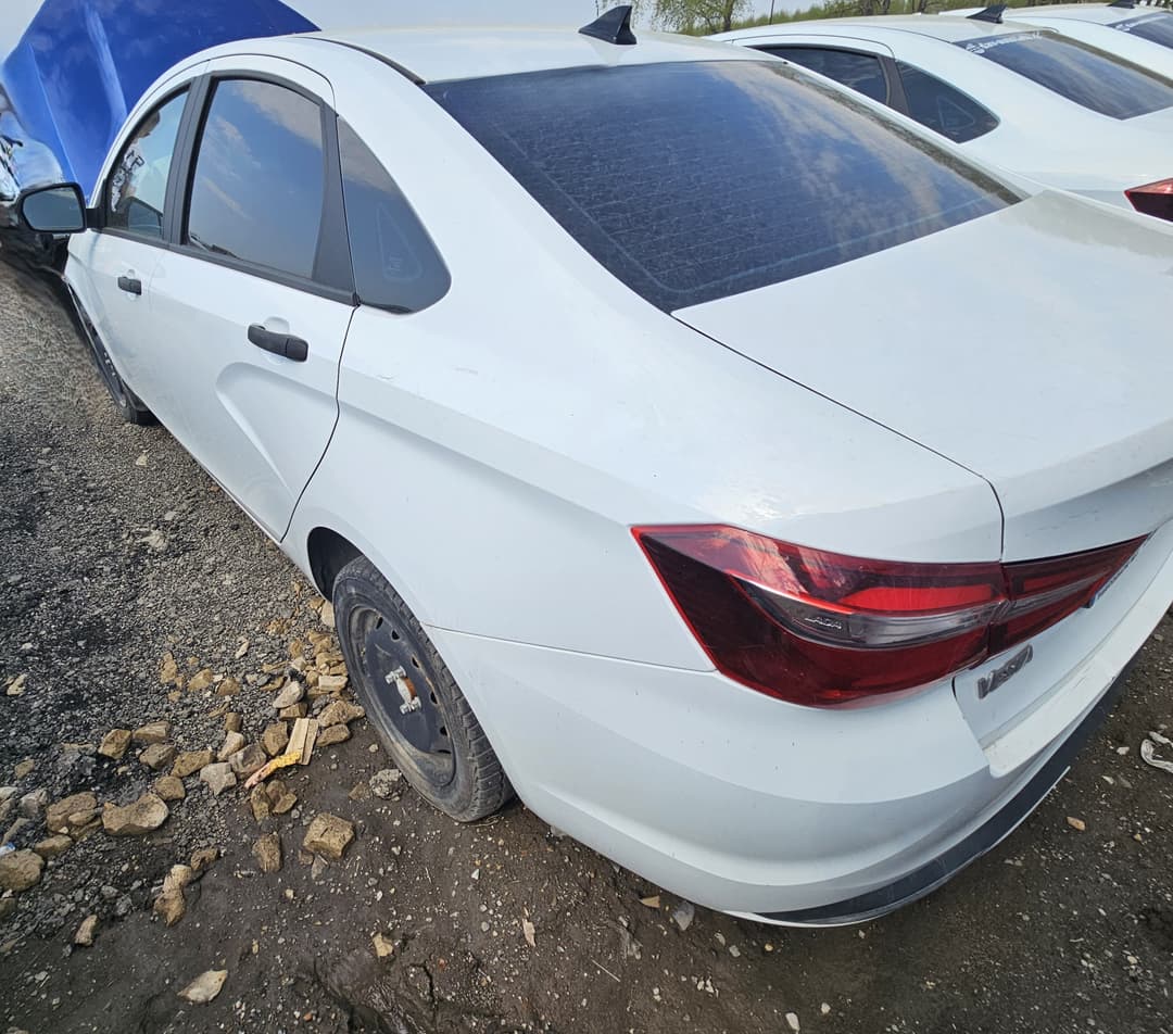 Lada Vesta седан - 4
