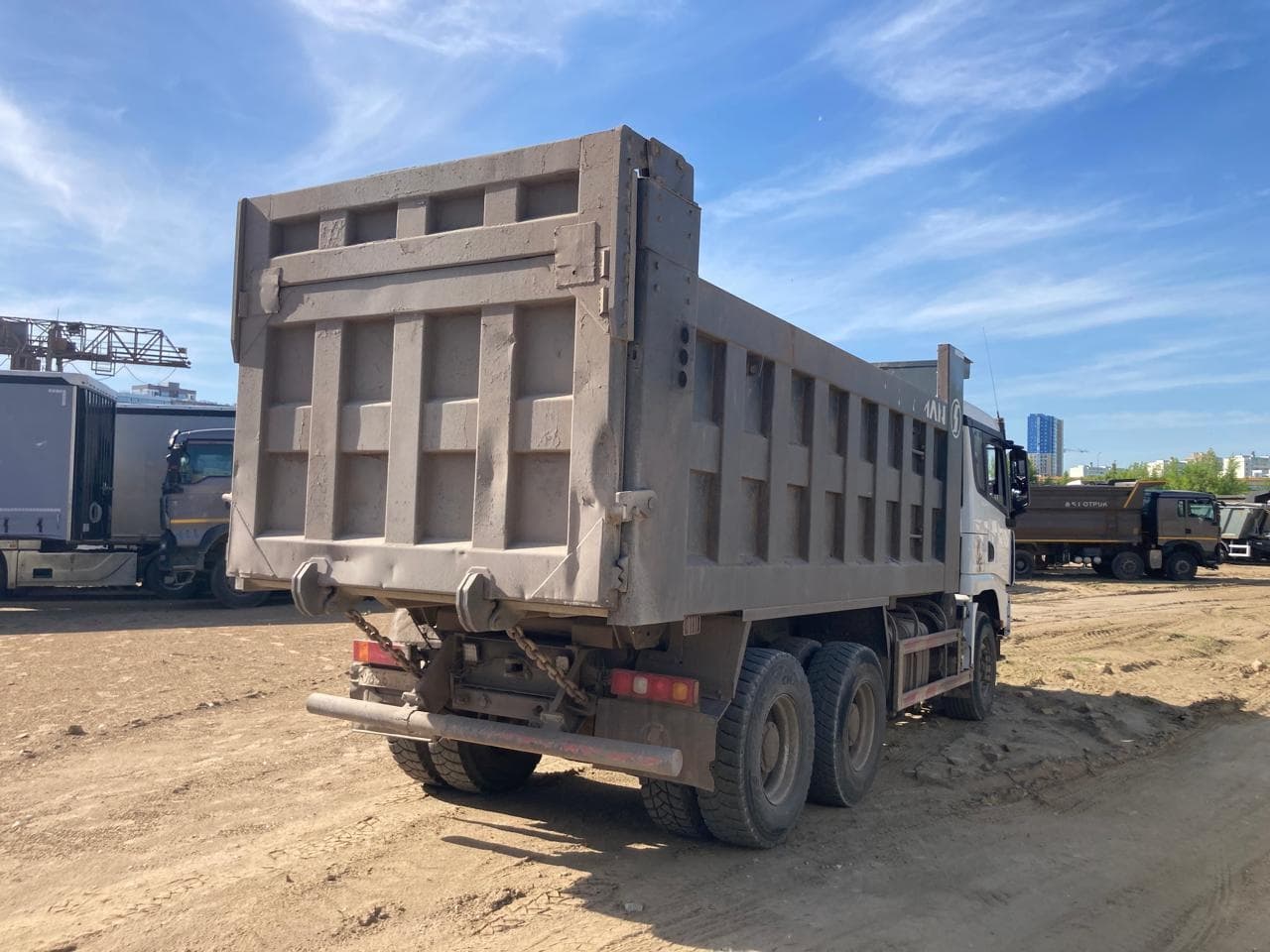 Shacman (Shaanxi) SX* 6x4 Самосвал - 3
