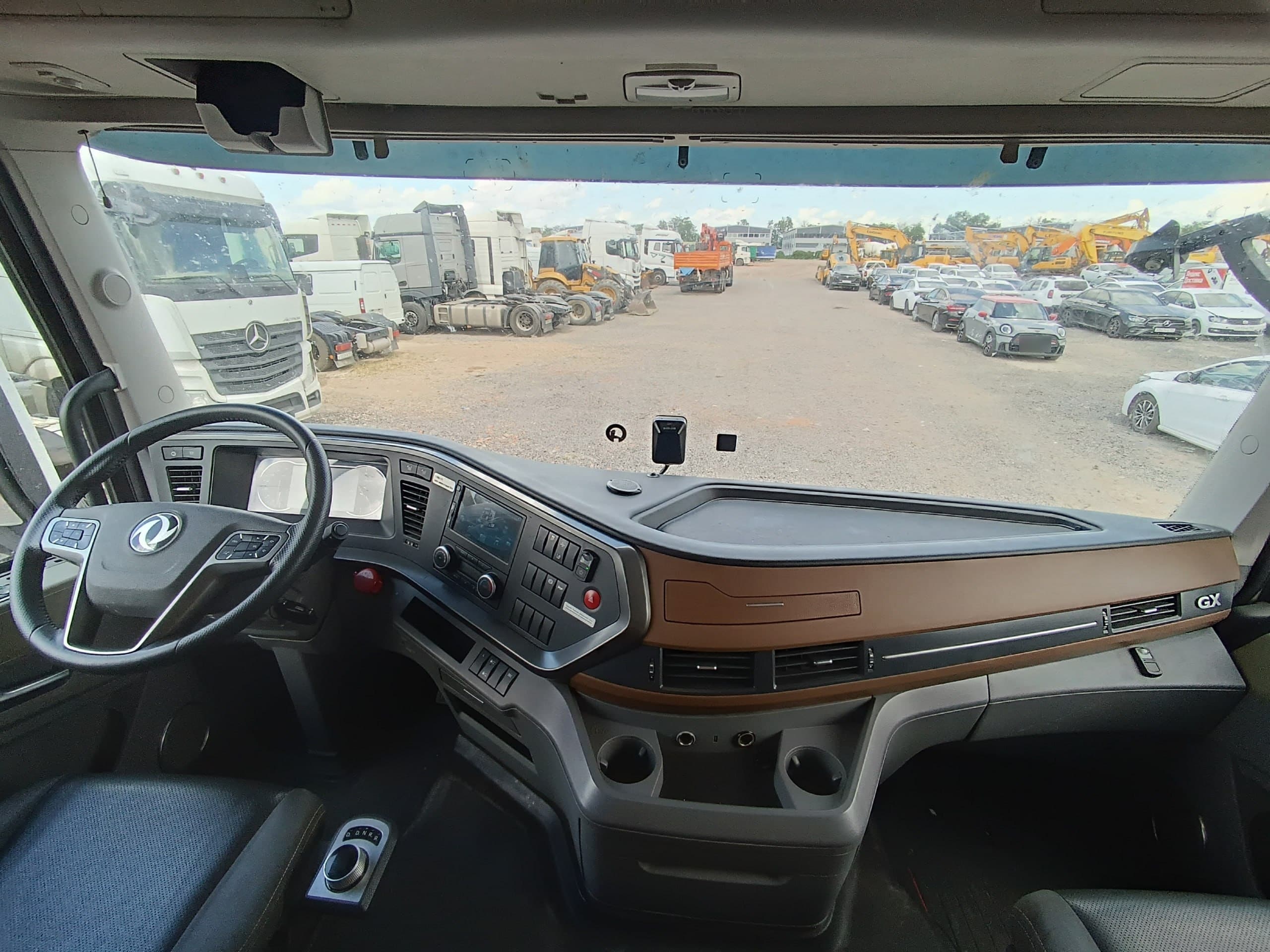 Dongfeng DFH 4x2 Седельный тягач - 5