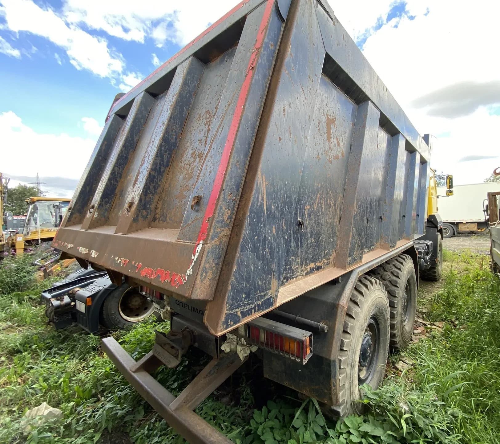 Завод Спецмаш SM02* на шасси Ural 6370 6x6 Самосвал - 3