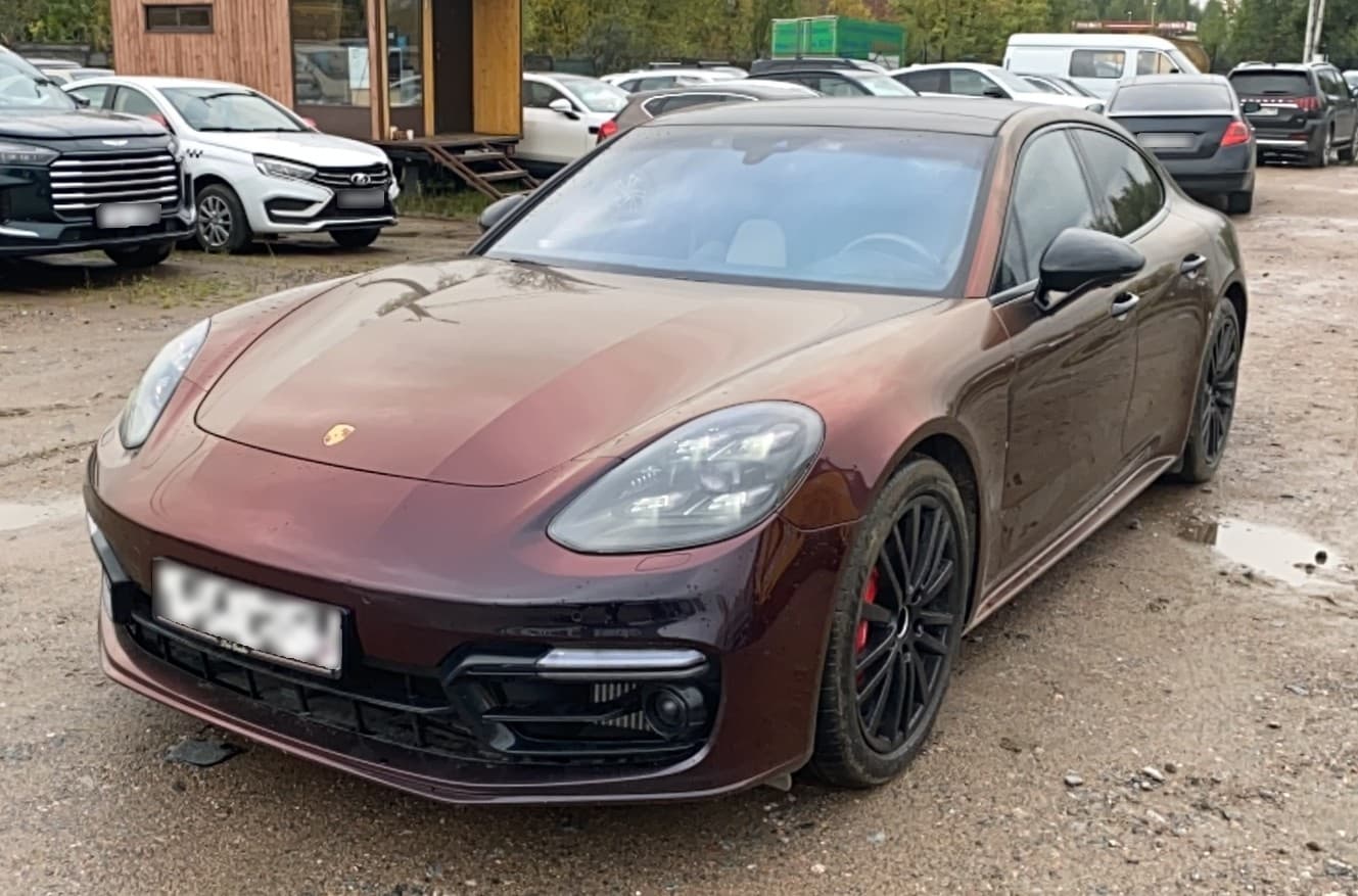 Porsche Panamera - 1