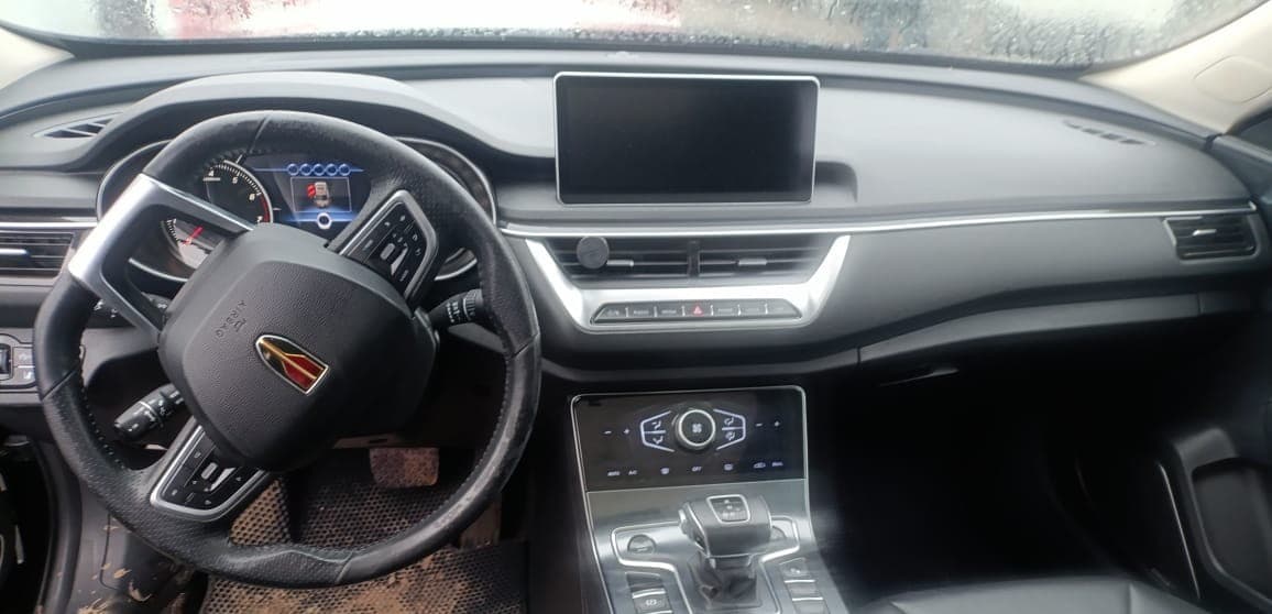 Hongqi H5 - 5