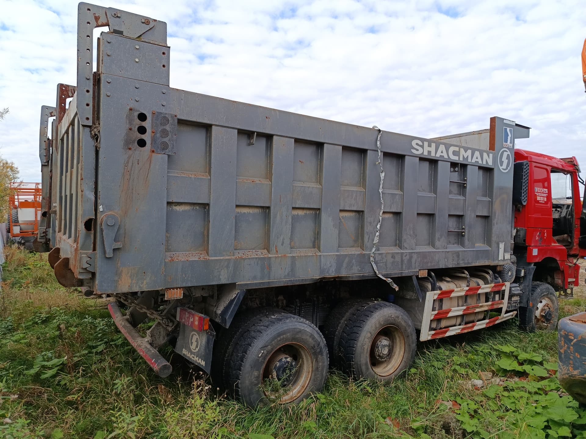 Shacman (Shaanxi) SX32586V385 6x6 Самосвал - 3