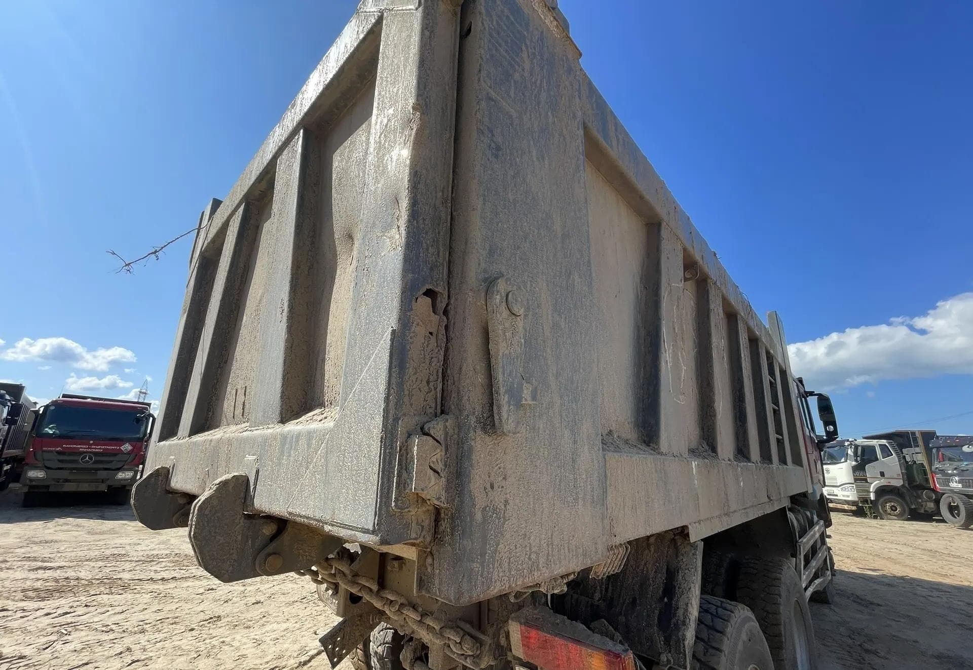 Shacman (Shaanxi) SX* 6x6 Самосвал - 3