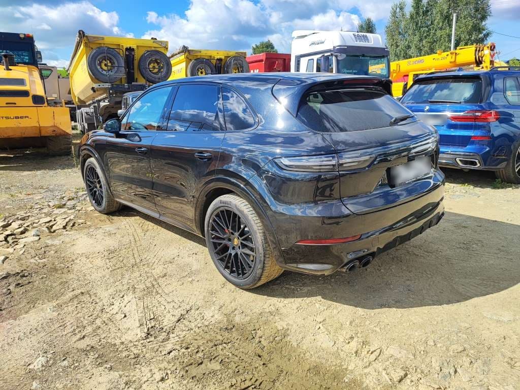 Porsche Cayenne - 4