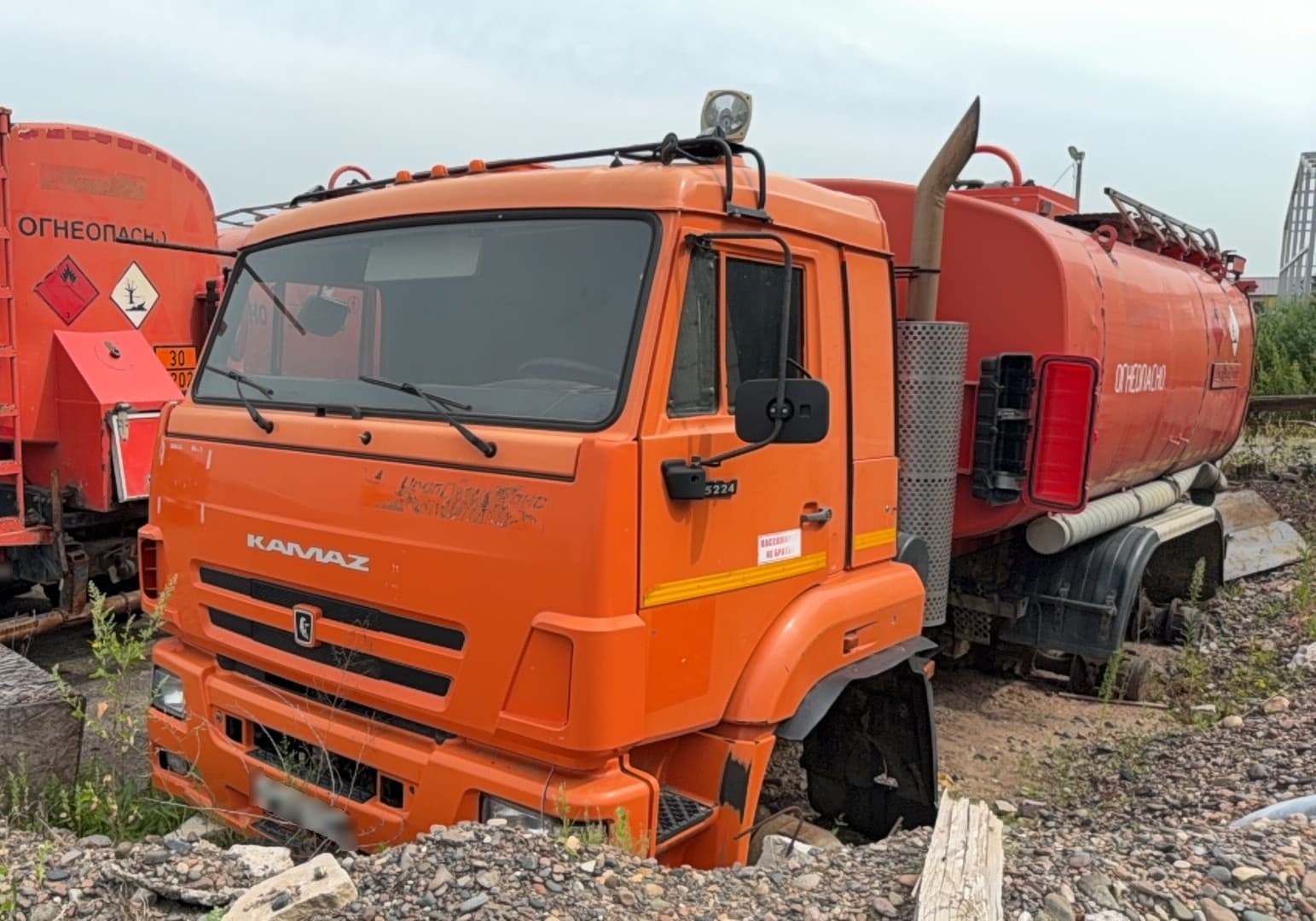Уралспецтранс 5453* на шасси КамАЗ 6522 6x6 Автоцистерна нефтепромысловая - 1