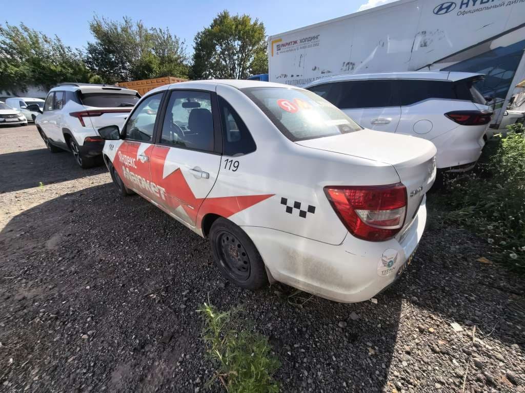 Lada Granta седан - 4