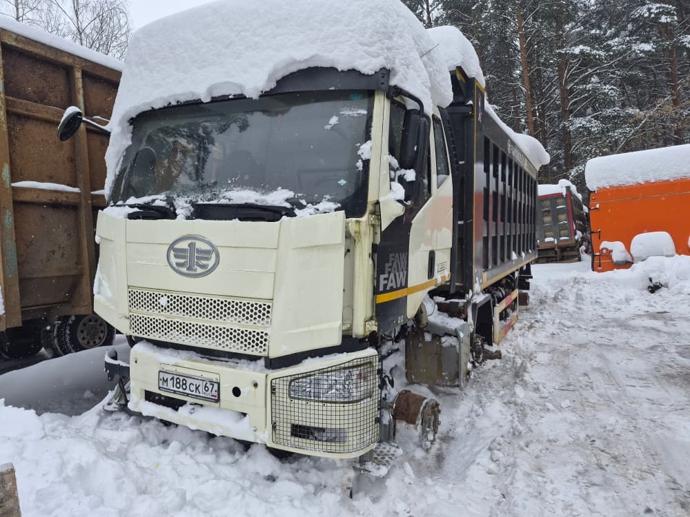 FAW J6 8x4 Самосвал - 1