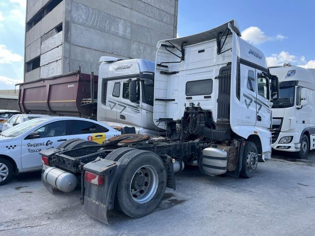 FAW J7 4x2 Седельный тягач - 3
