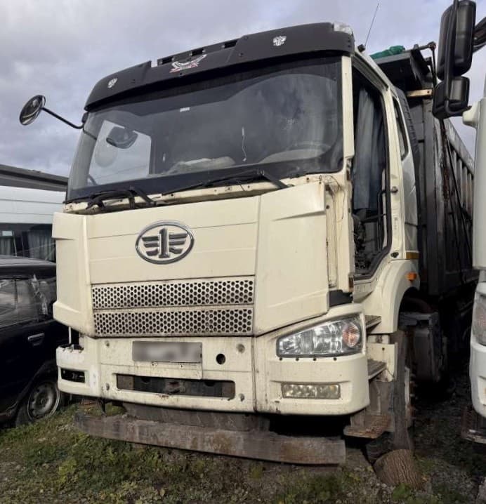 FAW CA 3310 8x4 Самосвал - 1
