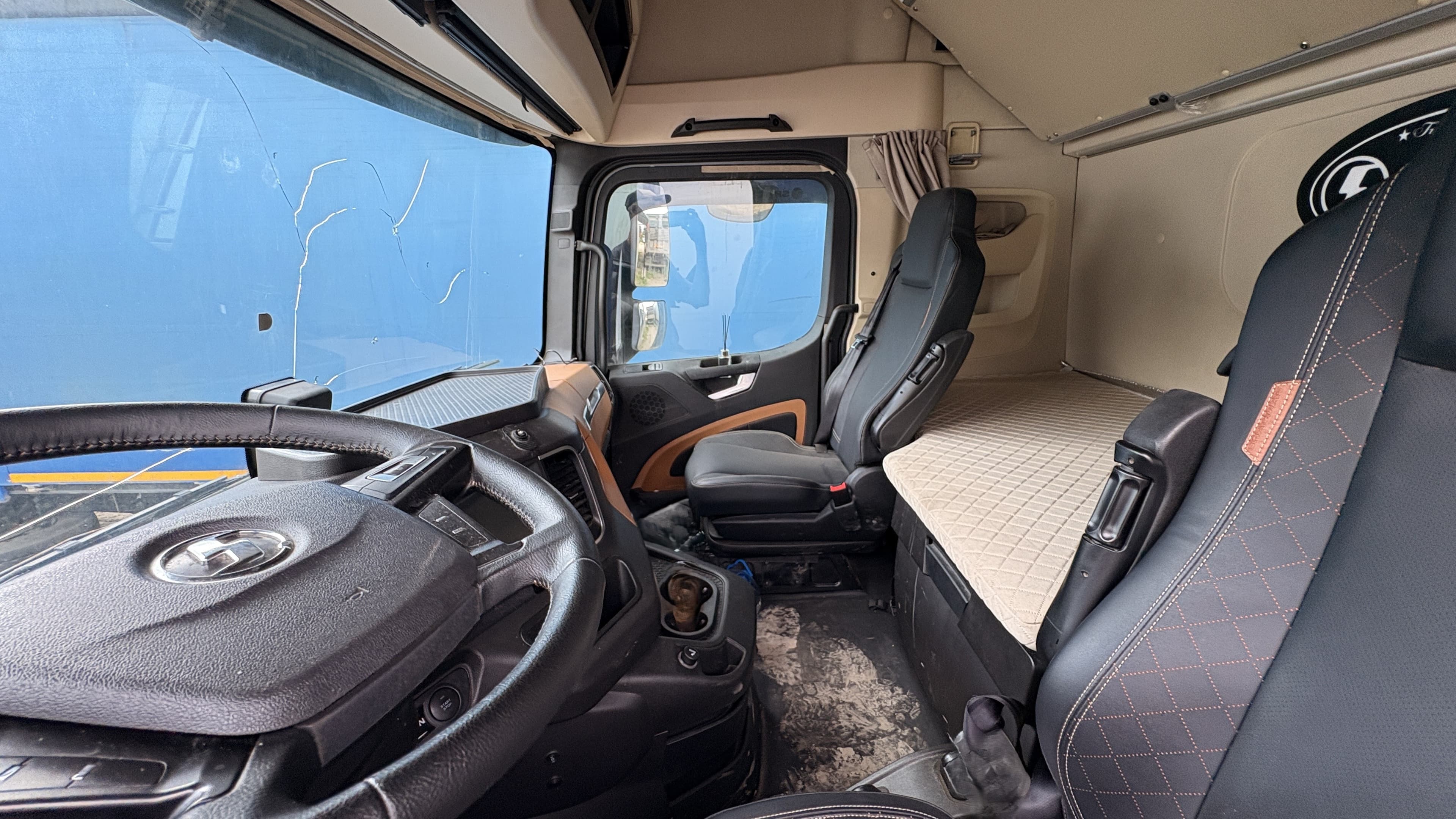 Shacman (Shaanxi) SX* 4x2 Седельный тягач - 4