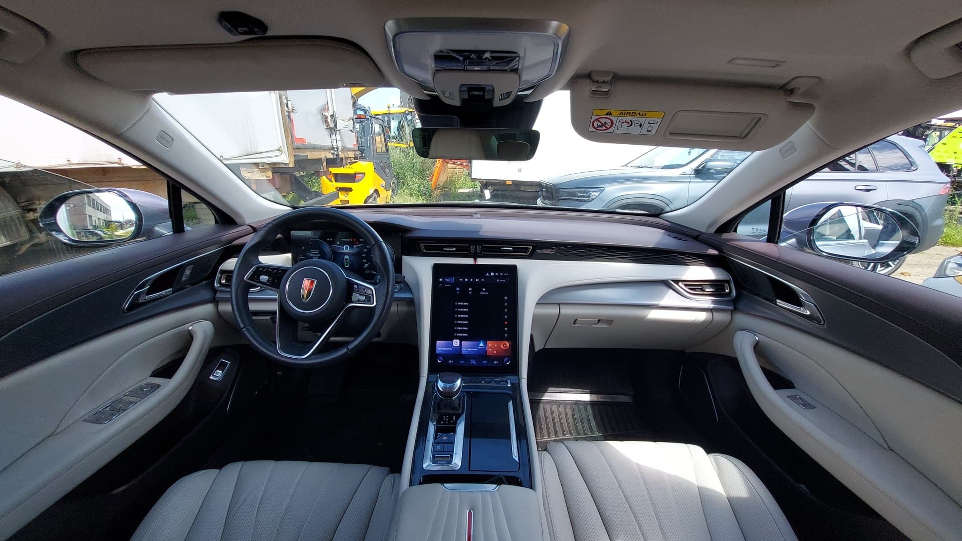 Hongqi H5 - 5