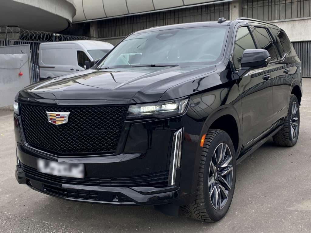 Cadillac Escalade - 1