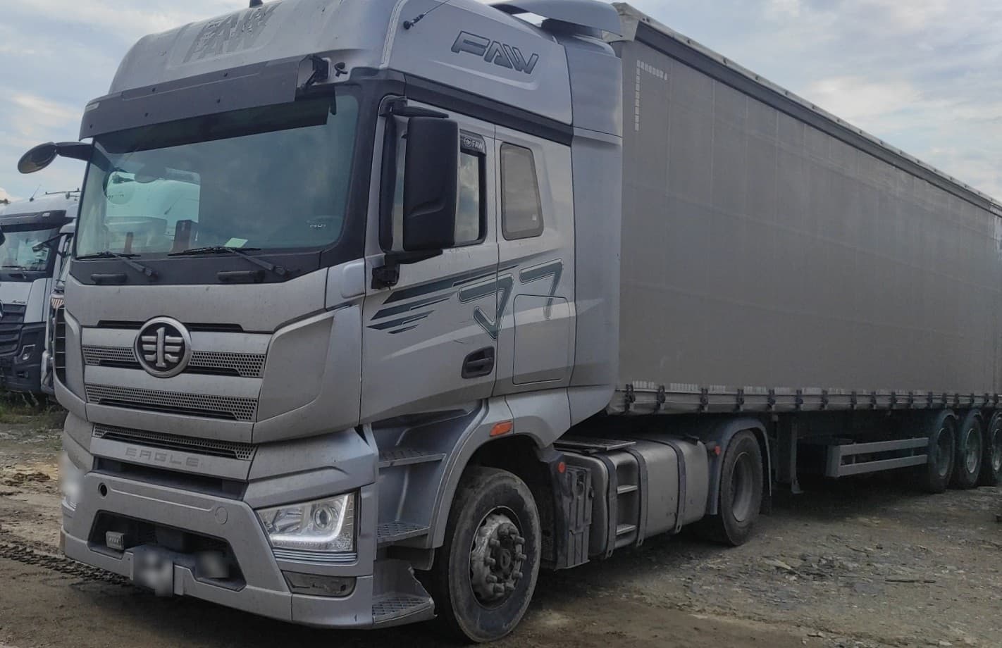 FAW J7 4x2 Седельный тягач - 1