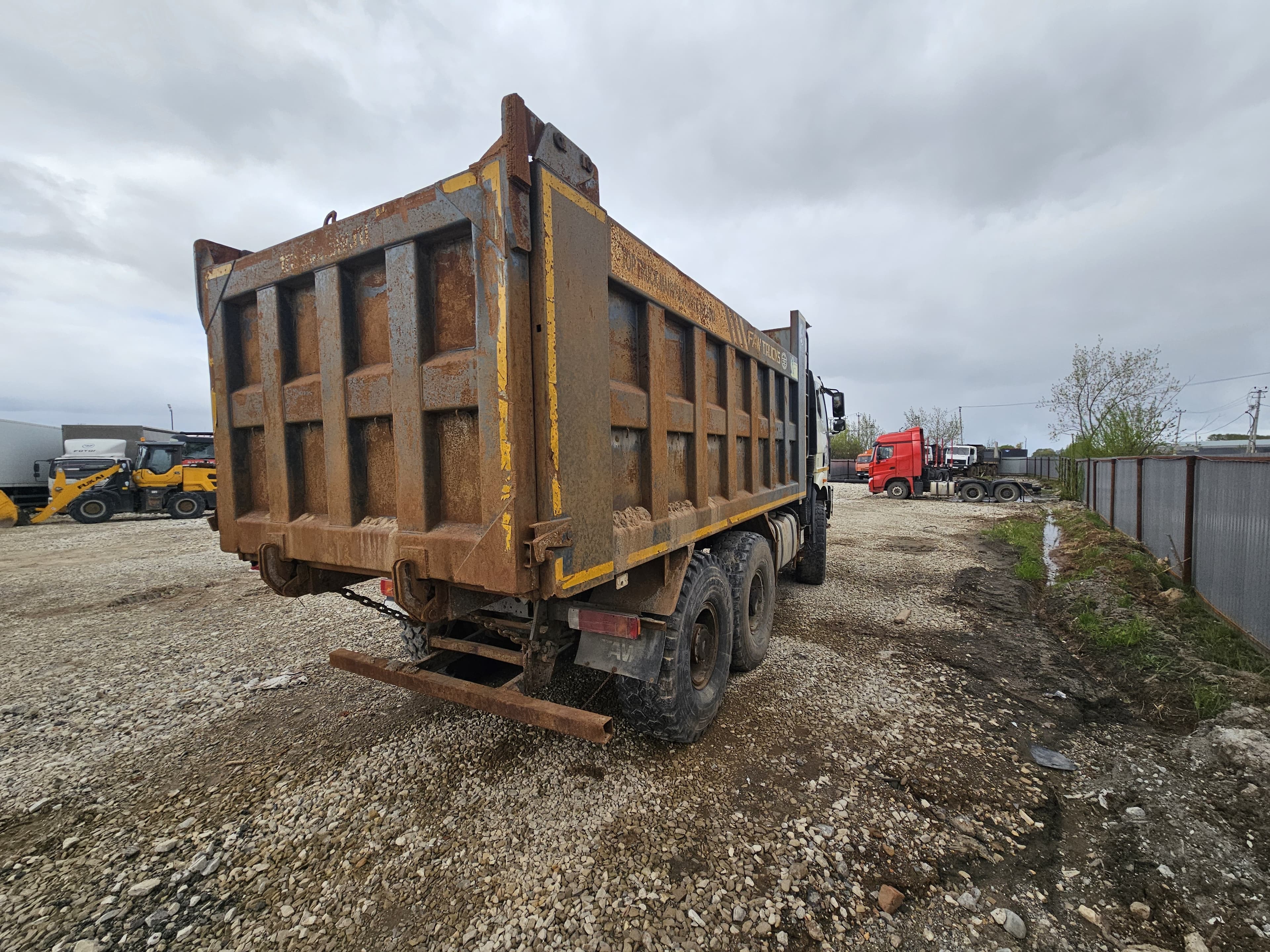 FAW J6* 6x6 Самосвал - 3