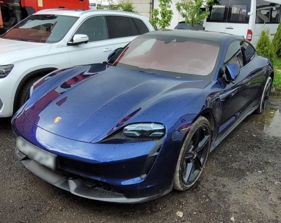 Porsche Taycan - 1