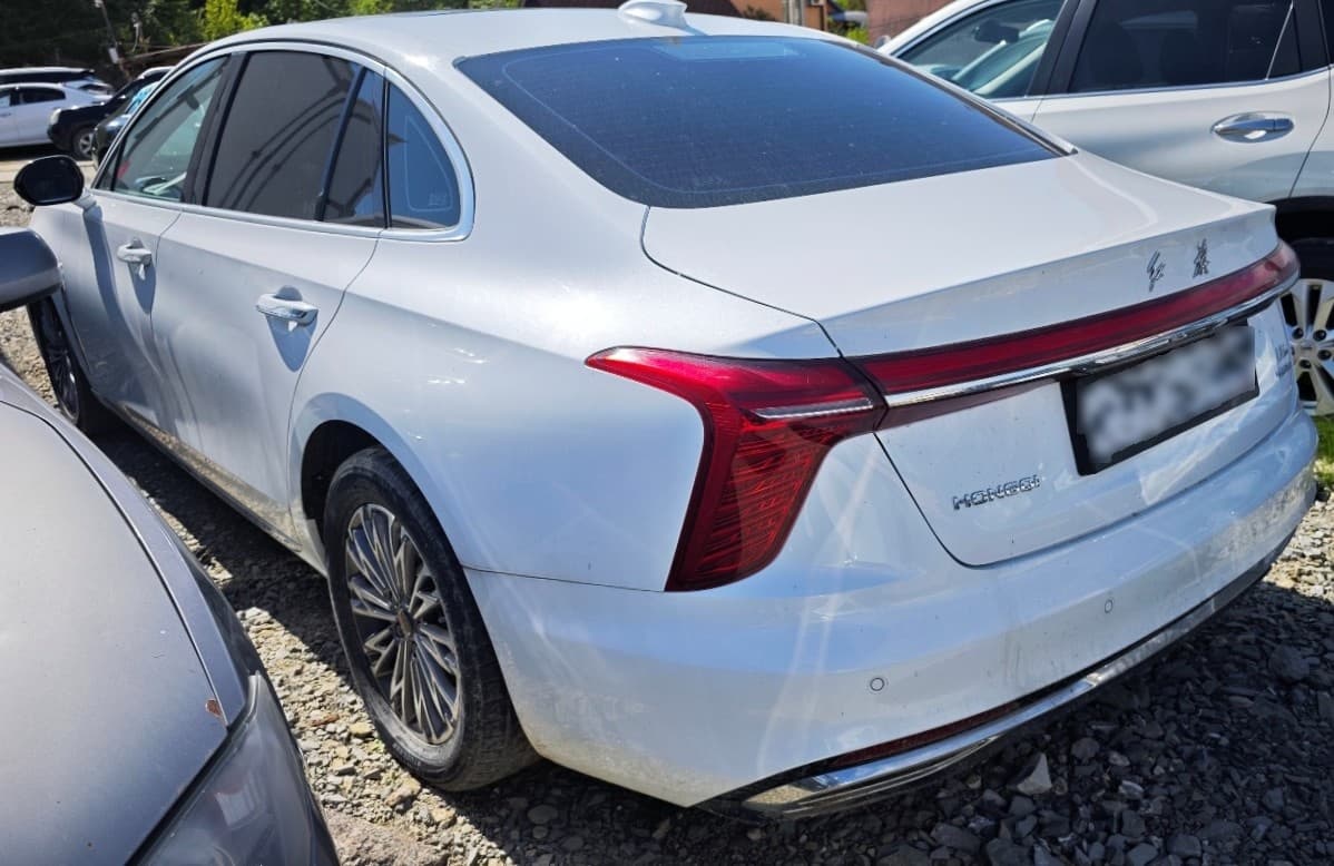 Hongqi H5 - 4