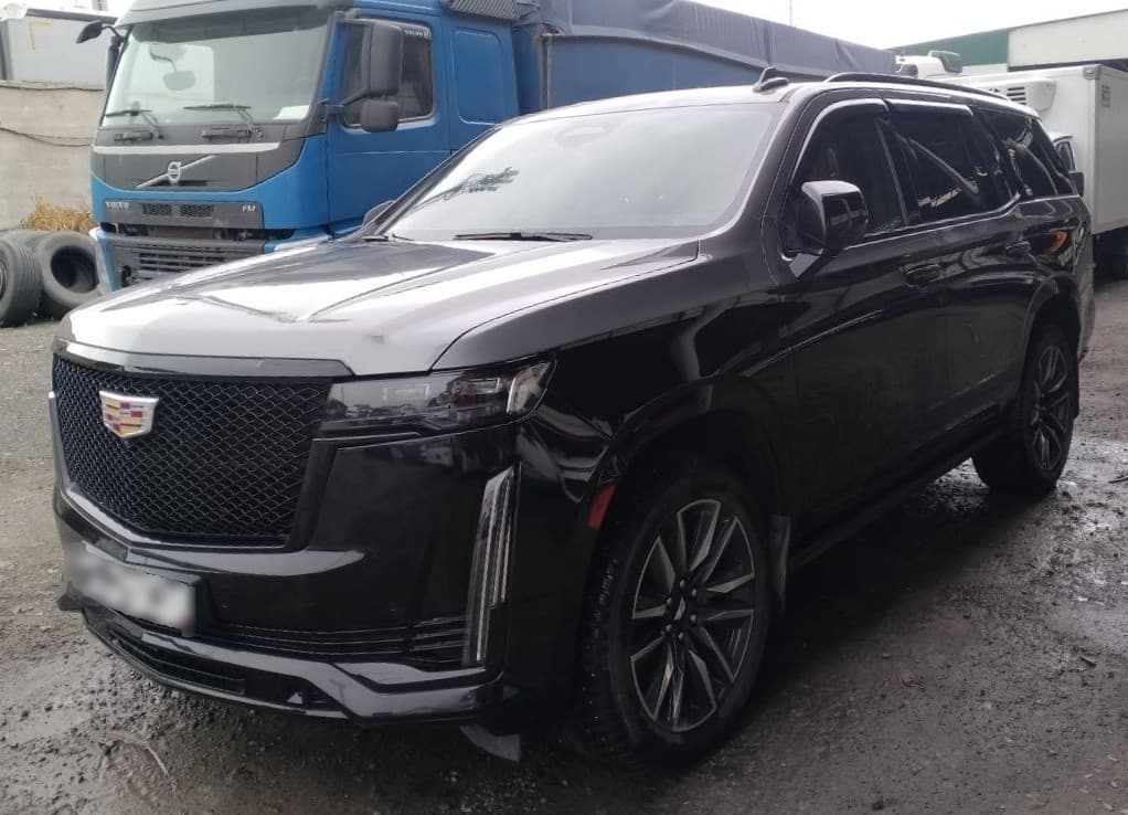 Cadillac Escalade - 1