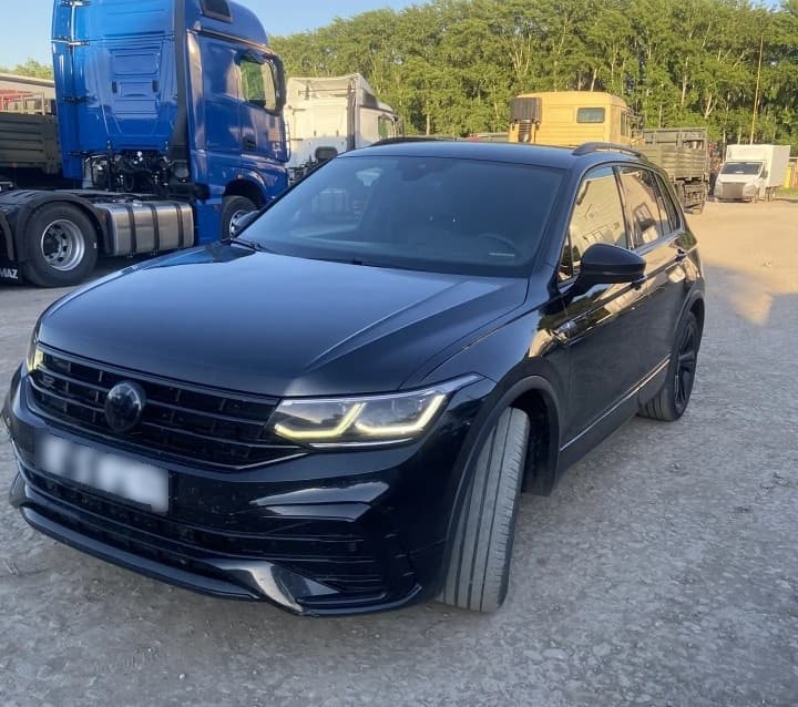 Volkswagen Tiguan - 1