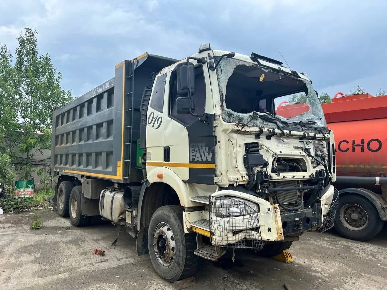 FAW J6* 6x4 Самосвал - 2