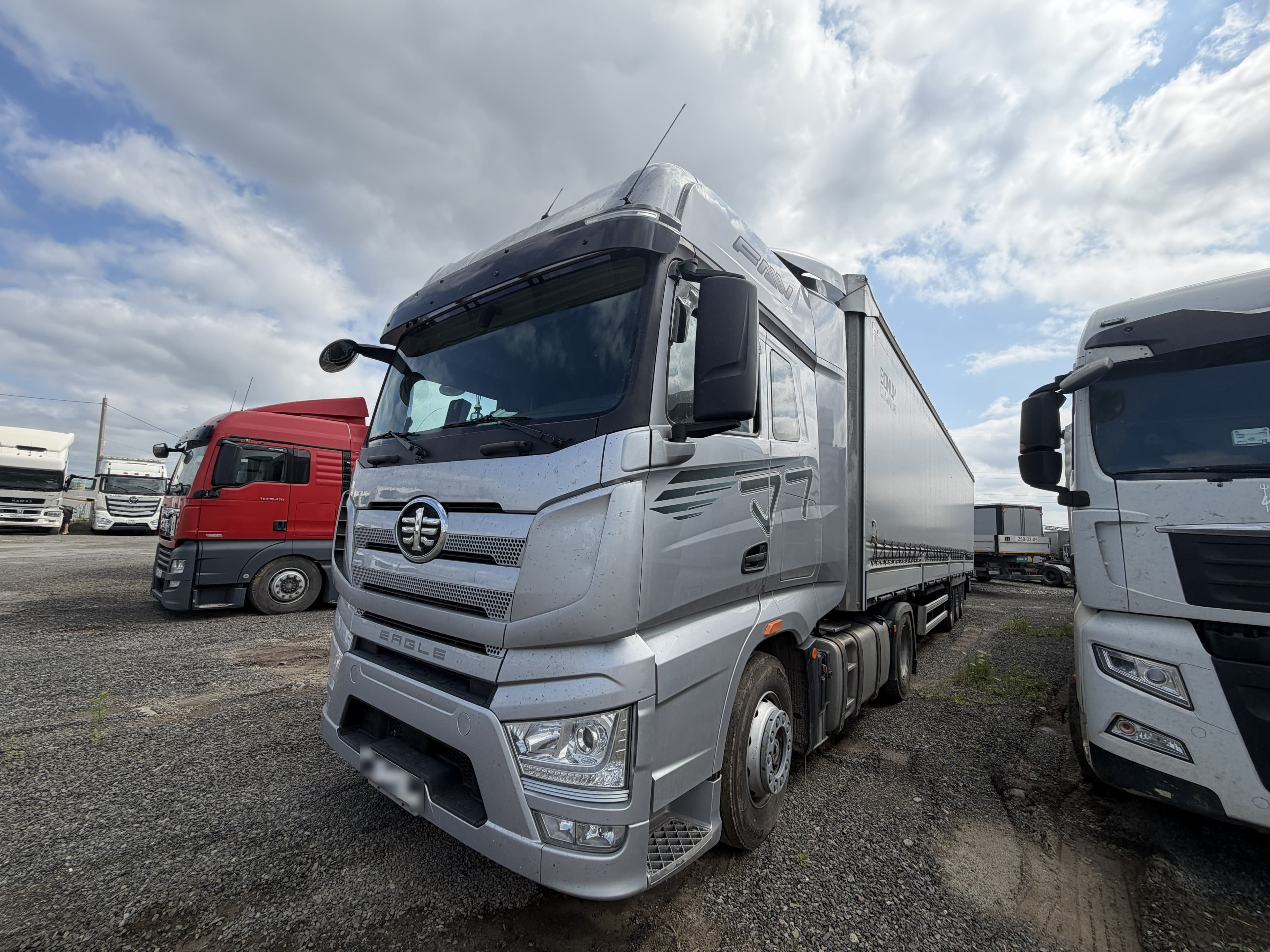 FAW J7 4x2 Седельный тягач - 1