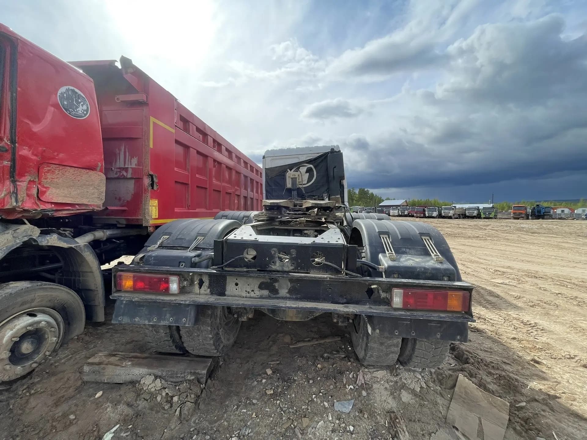 Shacman (Shaanxi) SX* 6x6 Седельный тягач - 4