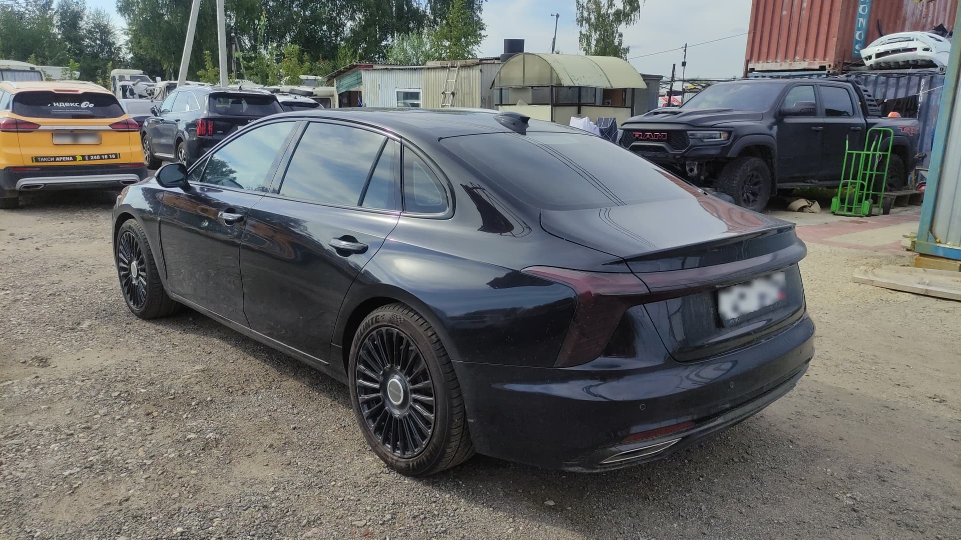 Hongqi H5 - 4