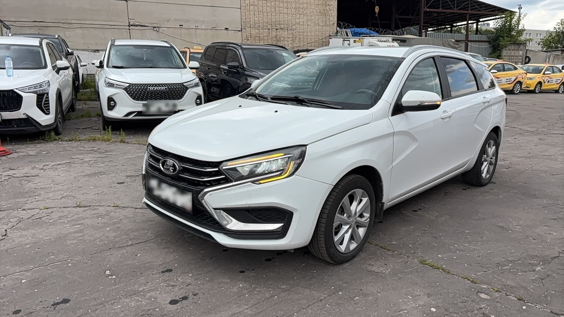 Lada Vesta SW - 1
