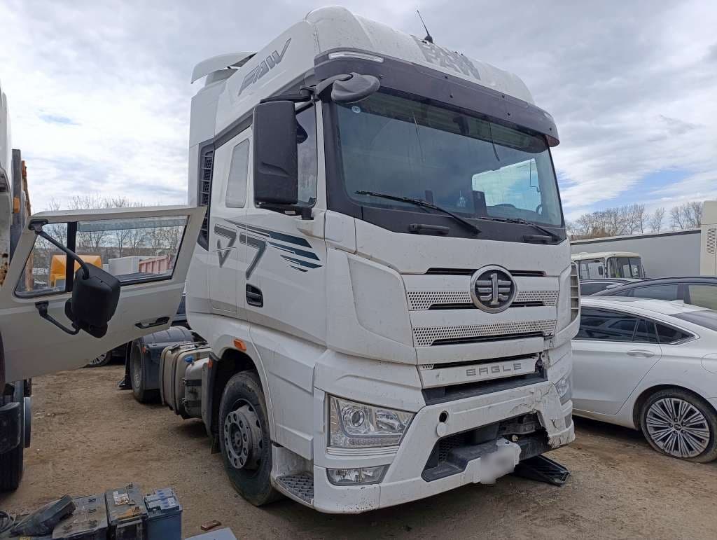 FAW J7 4x2 Седельный тягач - 2