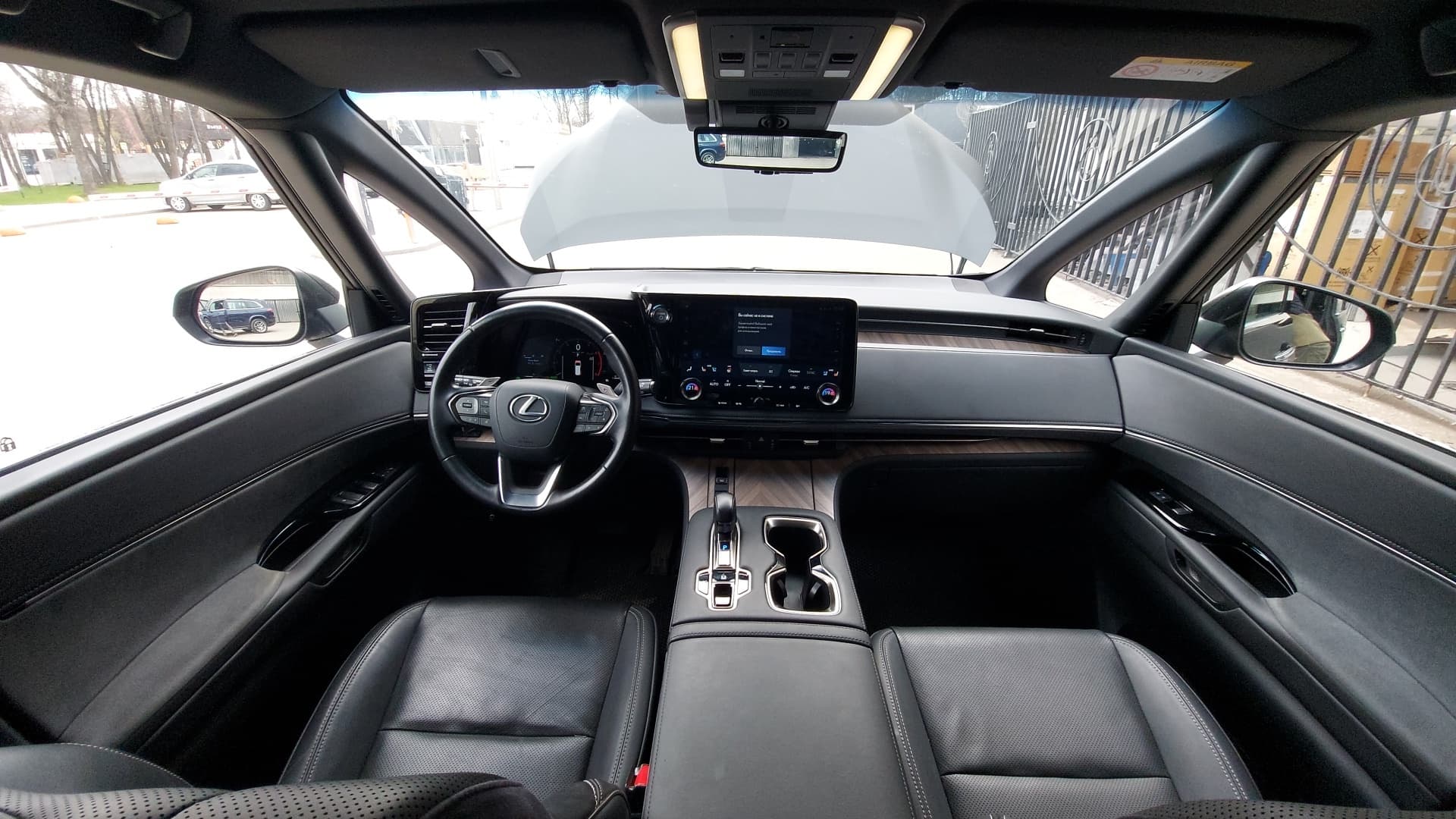 Lexus LM 350h - 5