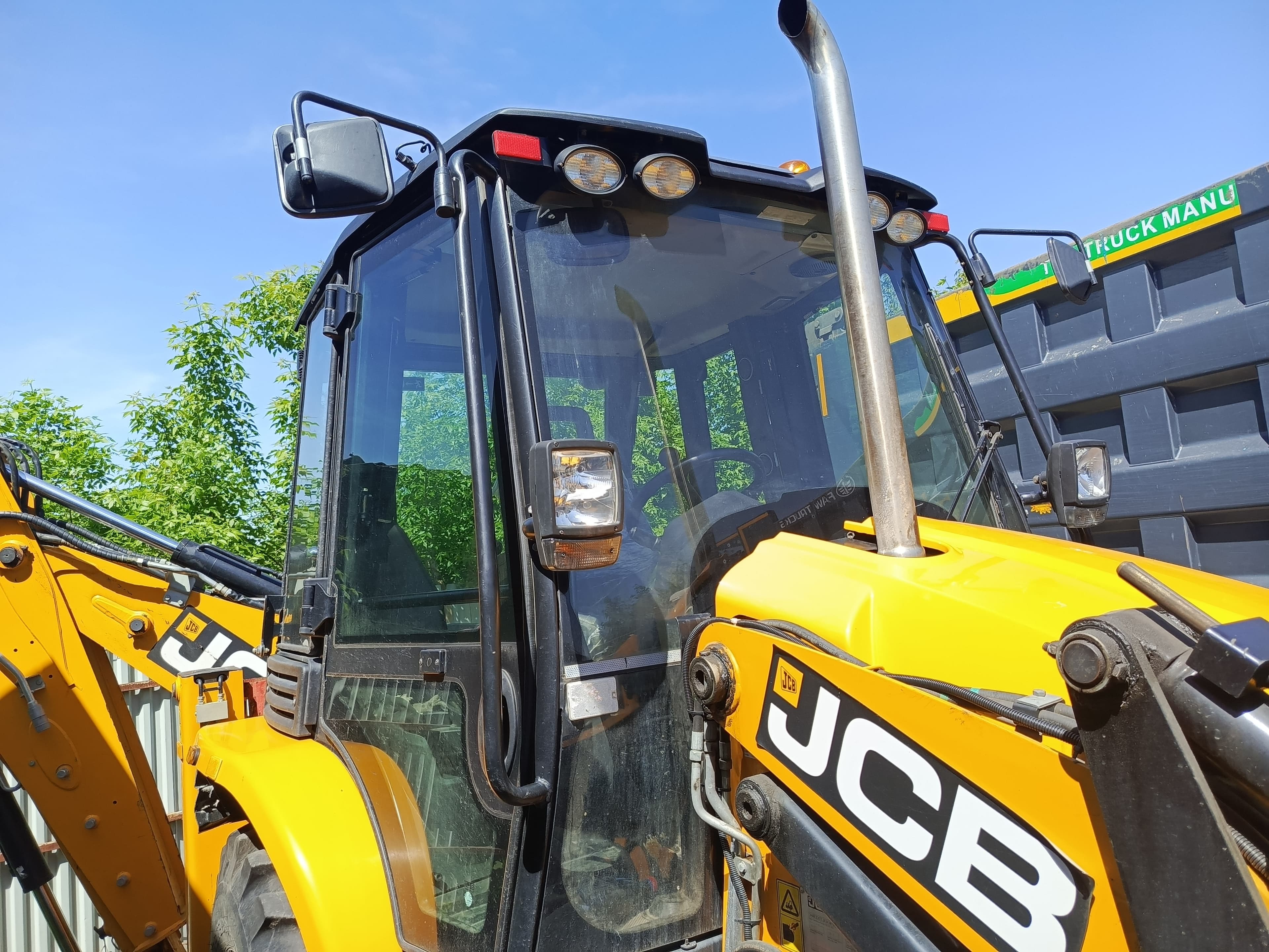 JCB 3CX Экскаватор-погрузчик - 2