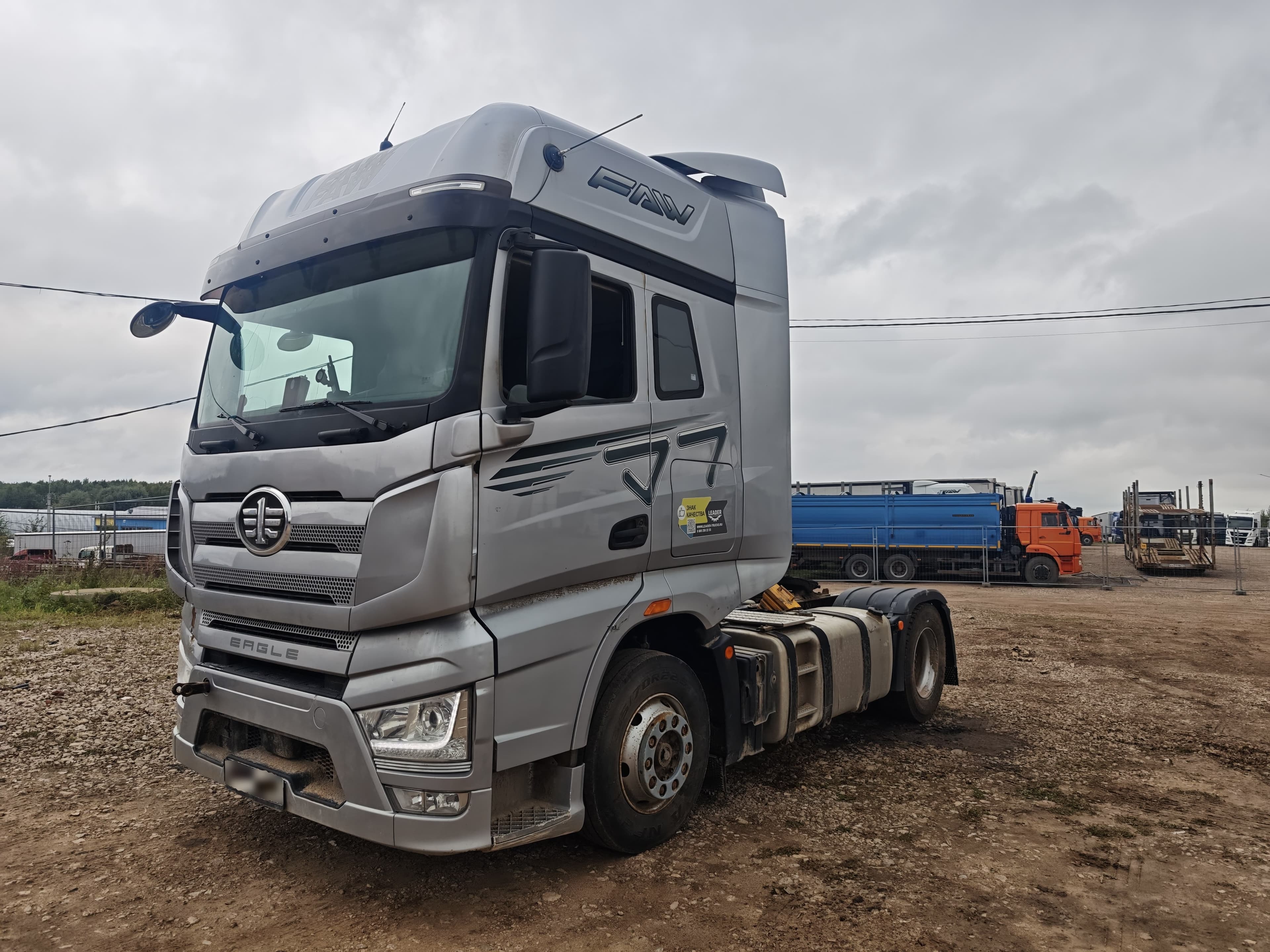 FAW J7 4x2 Седельный тягач - 1