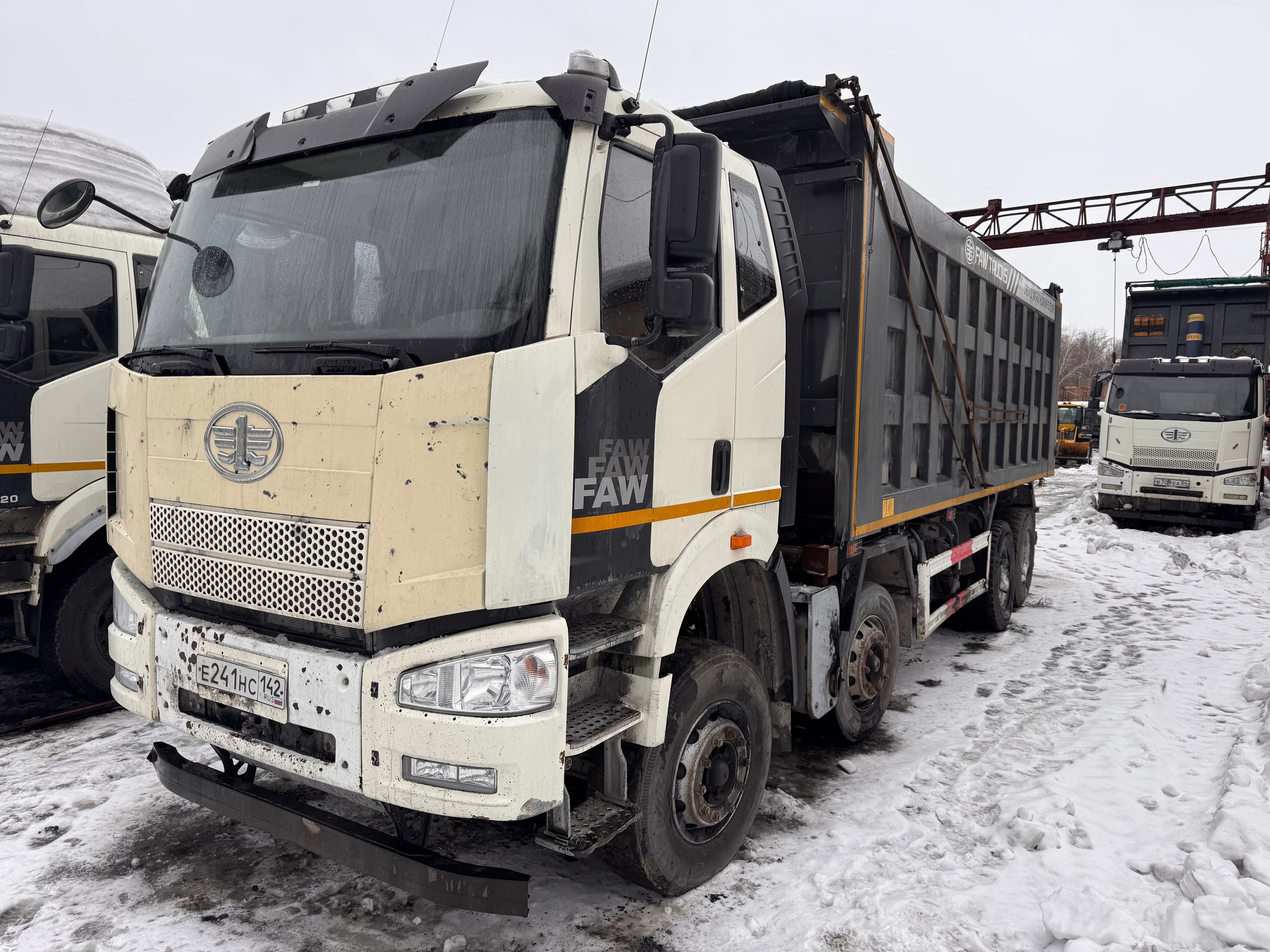 FAW J6 8x4 Самосвал - 1