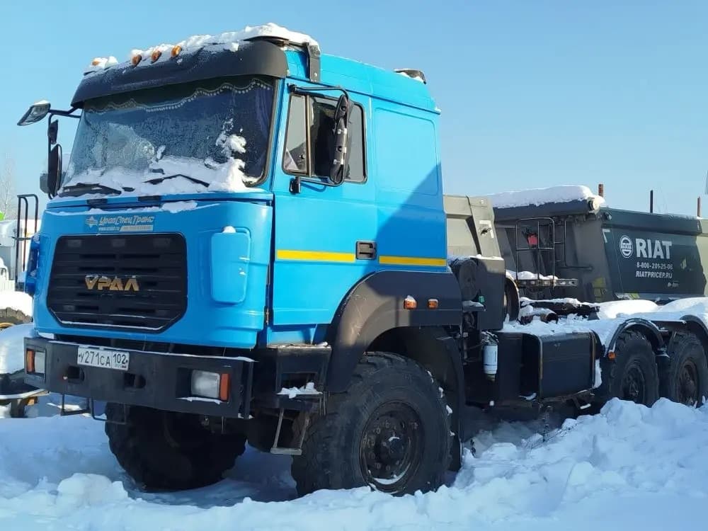 Ural 44202 6x6 Седельный тягач - 1