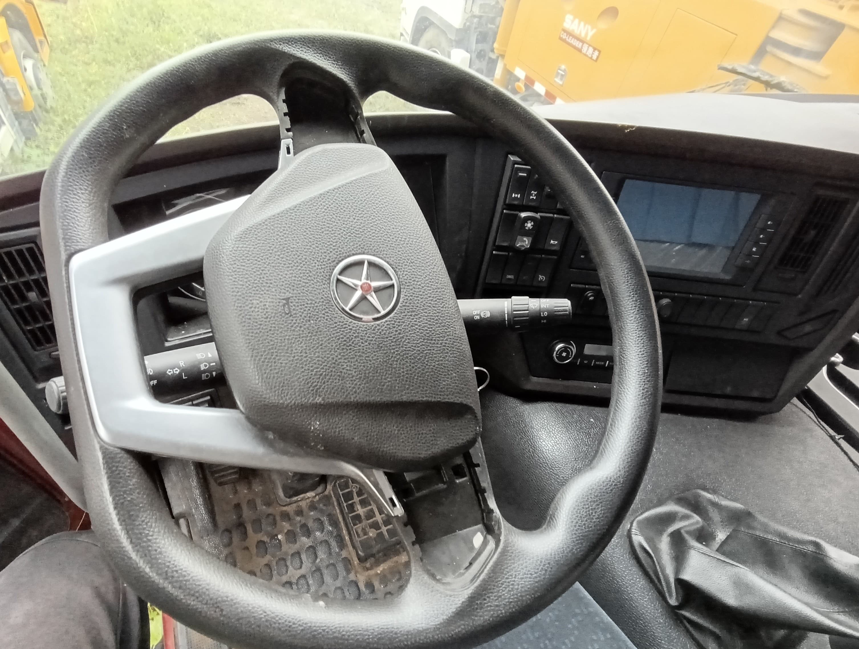 Dayun CGC4250 6x4 Седельный тягач - 5