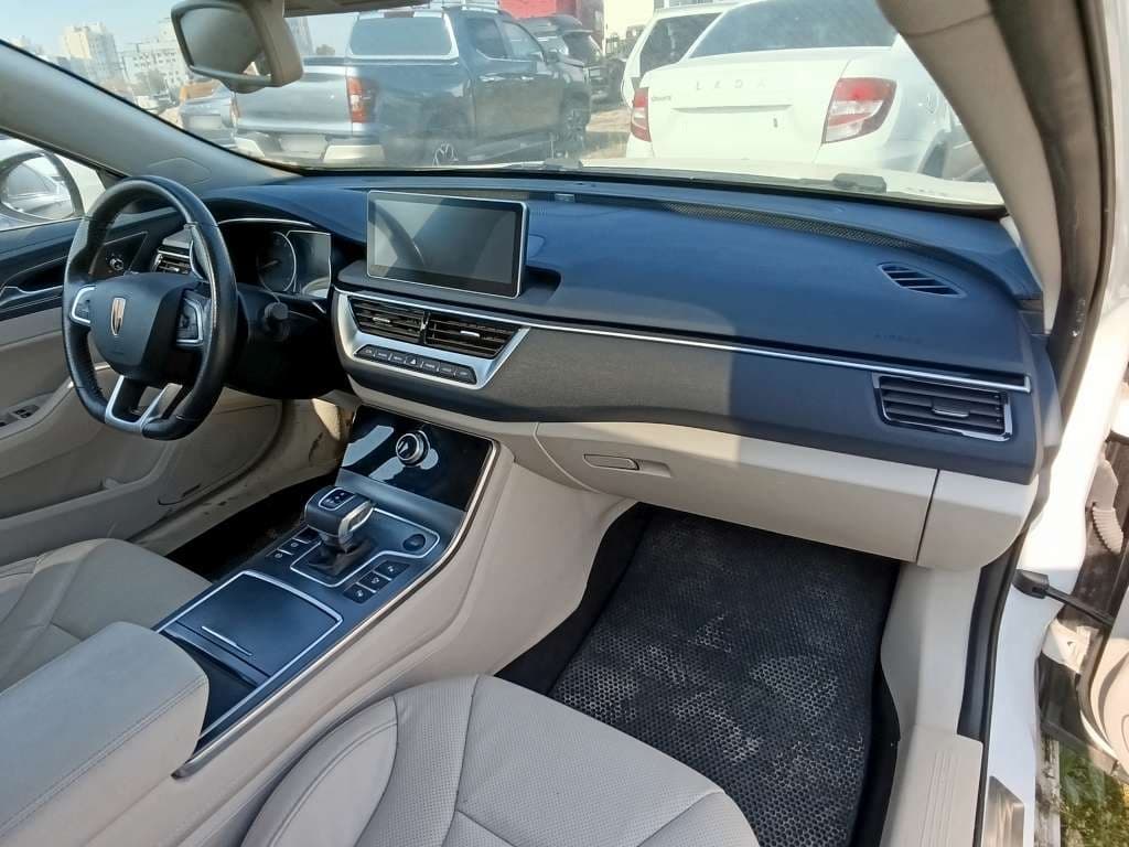 Hongqi H5 - 5
