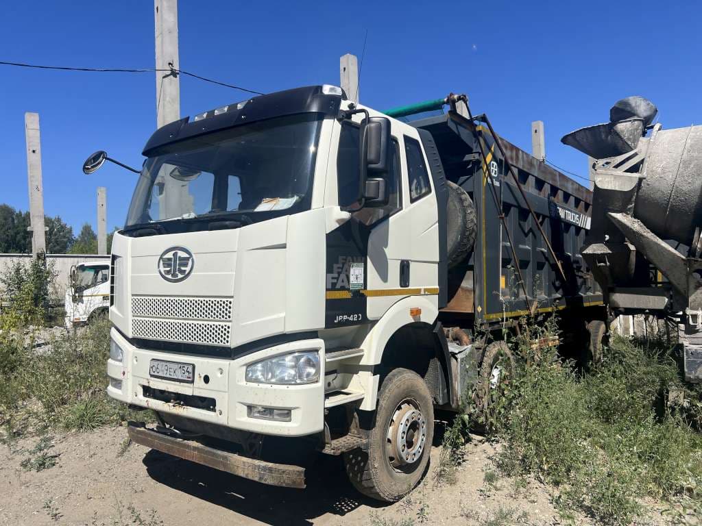 FAW CA 3310 8x4 Самосвал - 1
