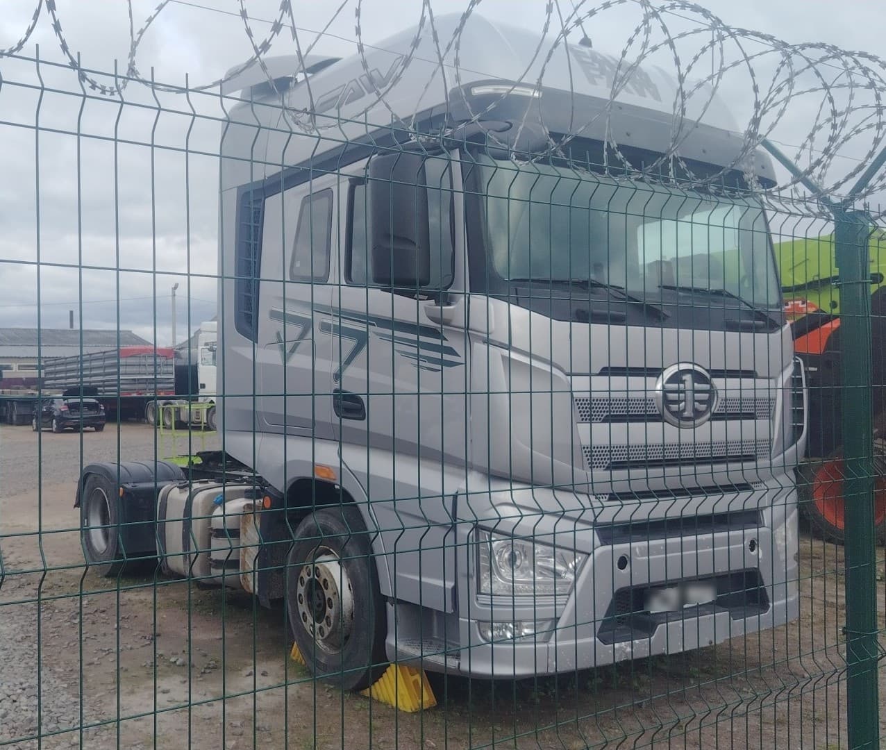 FAW J7 4x2 Седельный тягач - 2