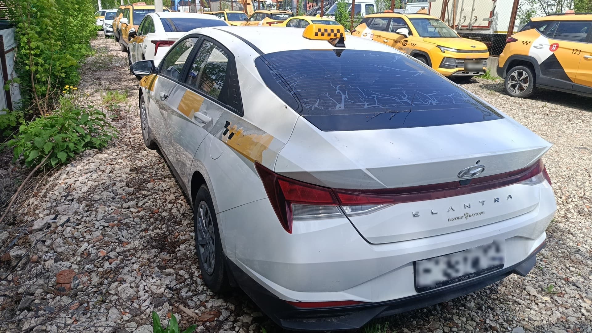 Hyundai Elantra - 4
