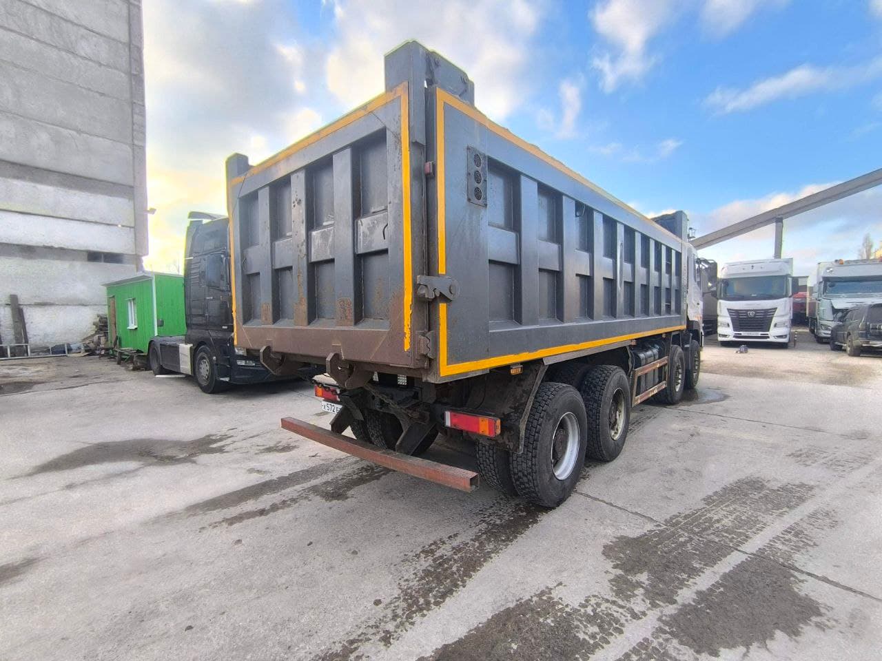 Dongfeng DFH 8x4 Самосвал - 3