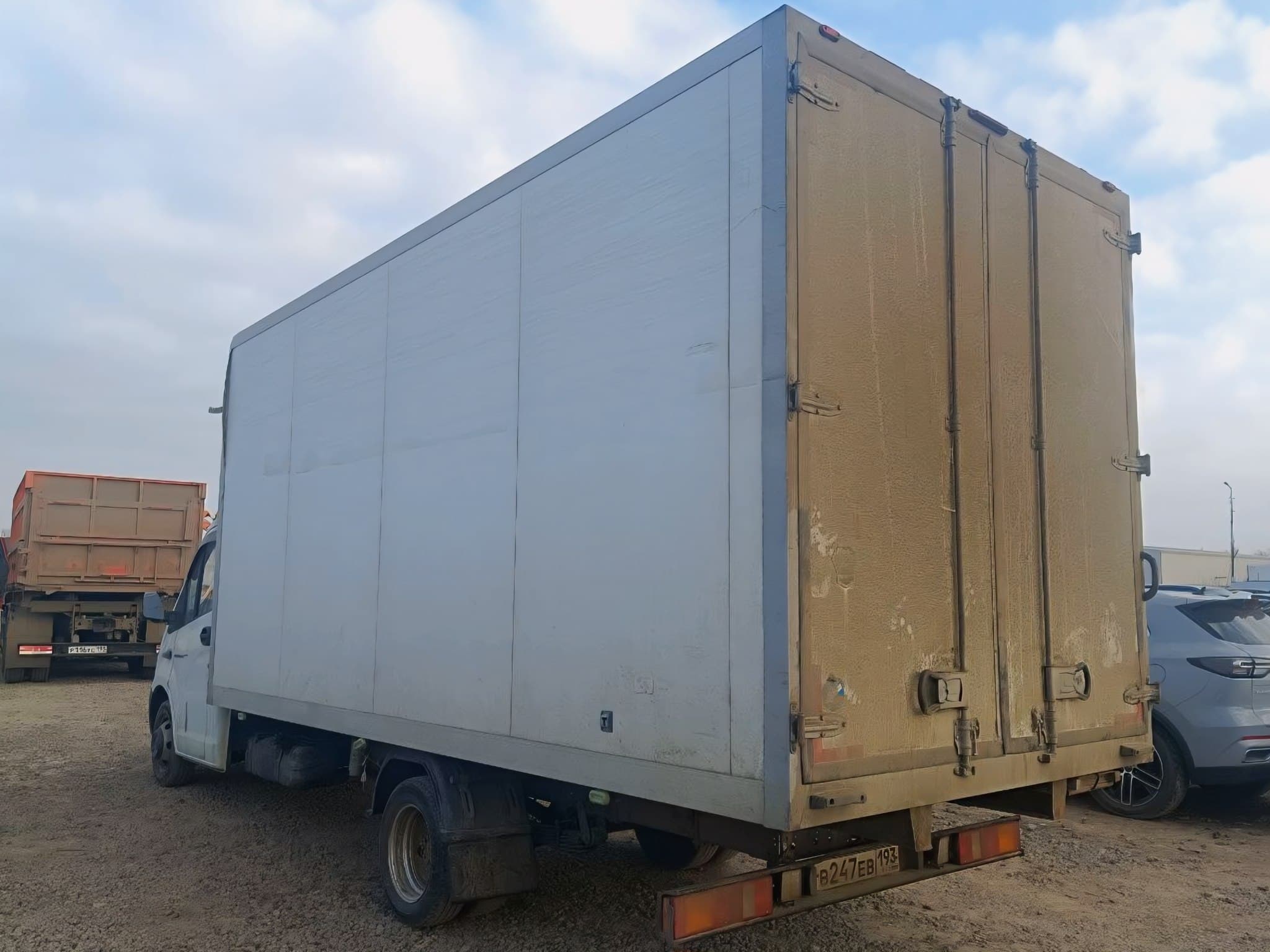 ГАЗ A21R22 Промтоварный фургон - 4