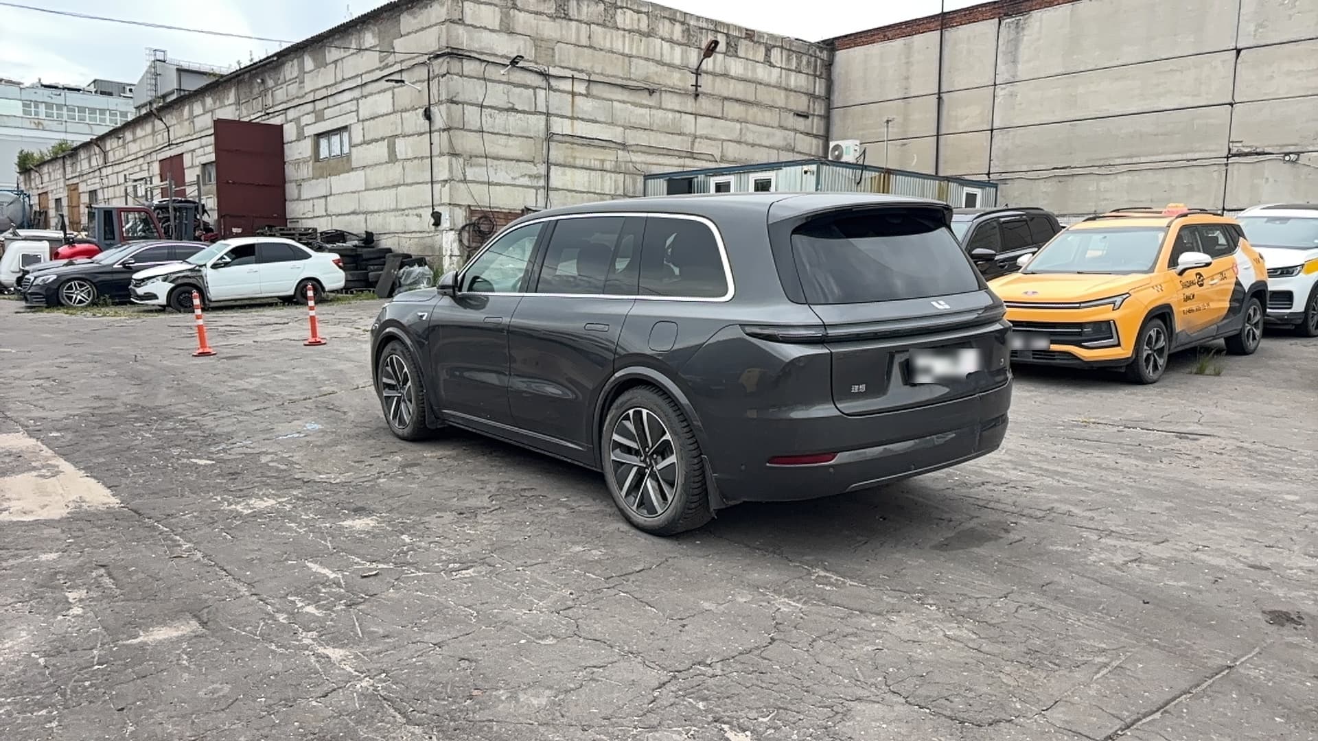 Li (Lixiang) L9 - 4