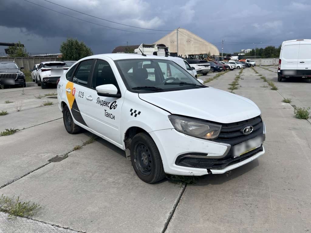 Lada Granta лифтбек - 2