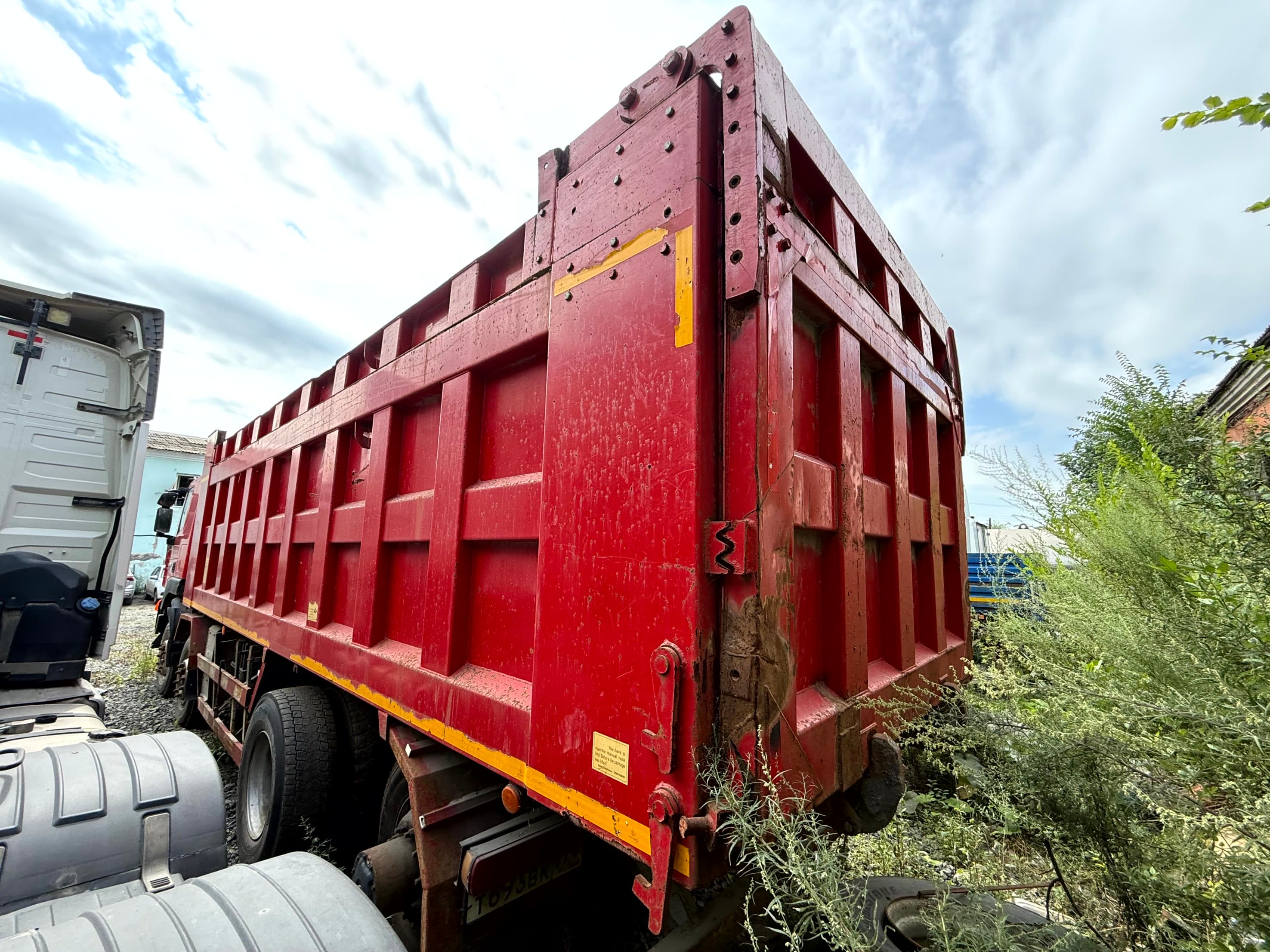Hongyan CQ3406HV39 8x4 Самосвал - 4