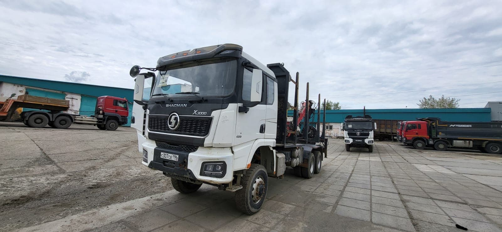 Завод Спецмаш SM09* на шасси Shacman SX3258 6x6 Сортиментовоз с КМУ - 1