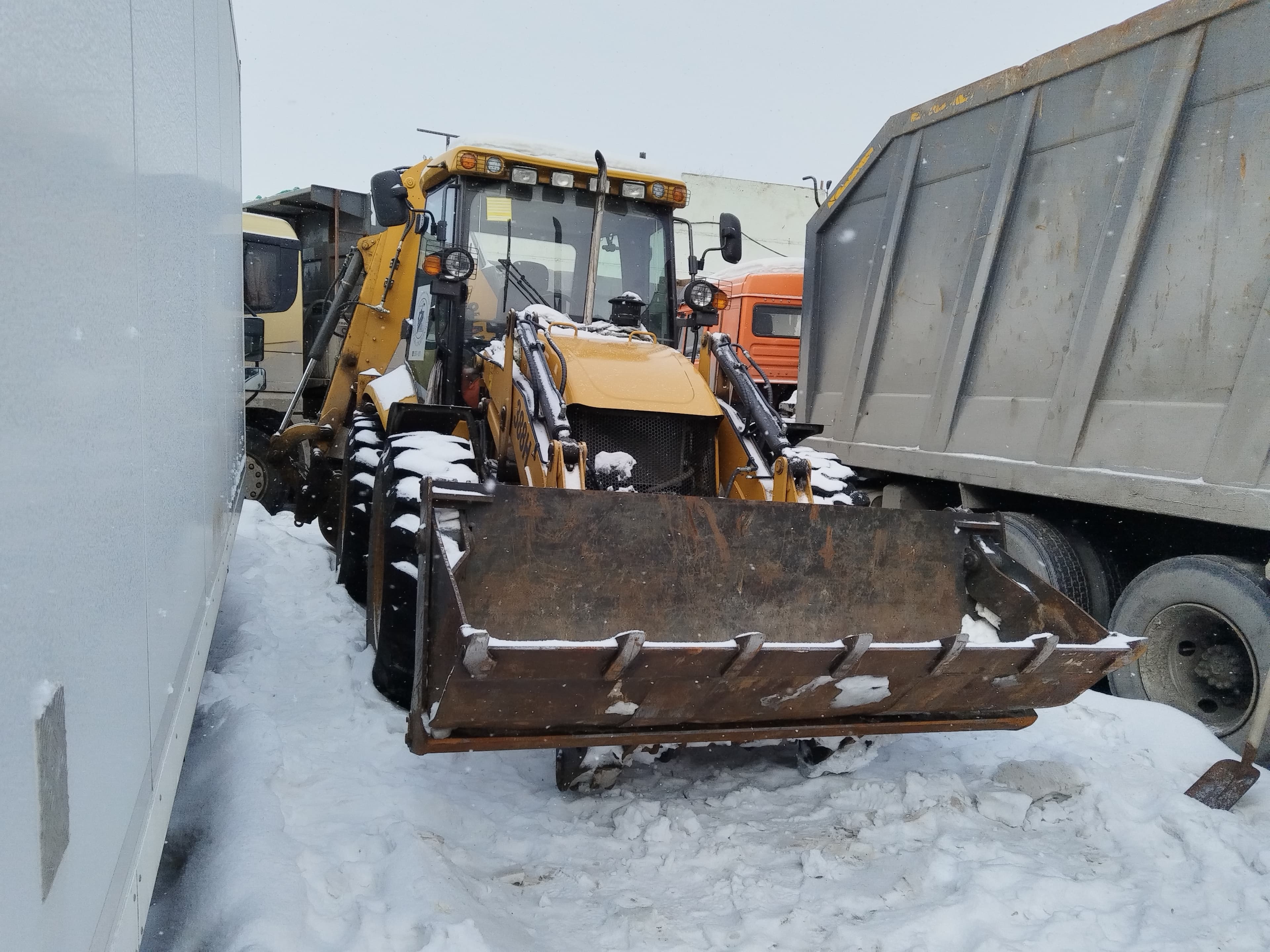 Shanmon 388 Экскаватор-погрузчик - 2